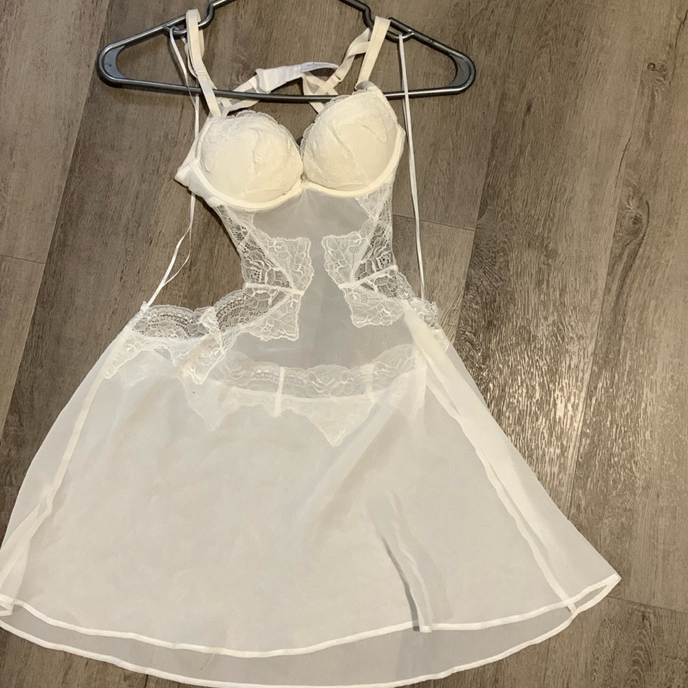 Ivory lace cut out design baby doll underwired with padded cups size 4